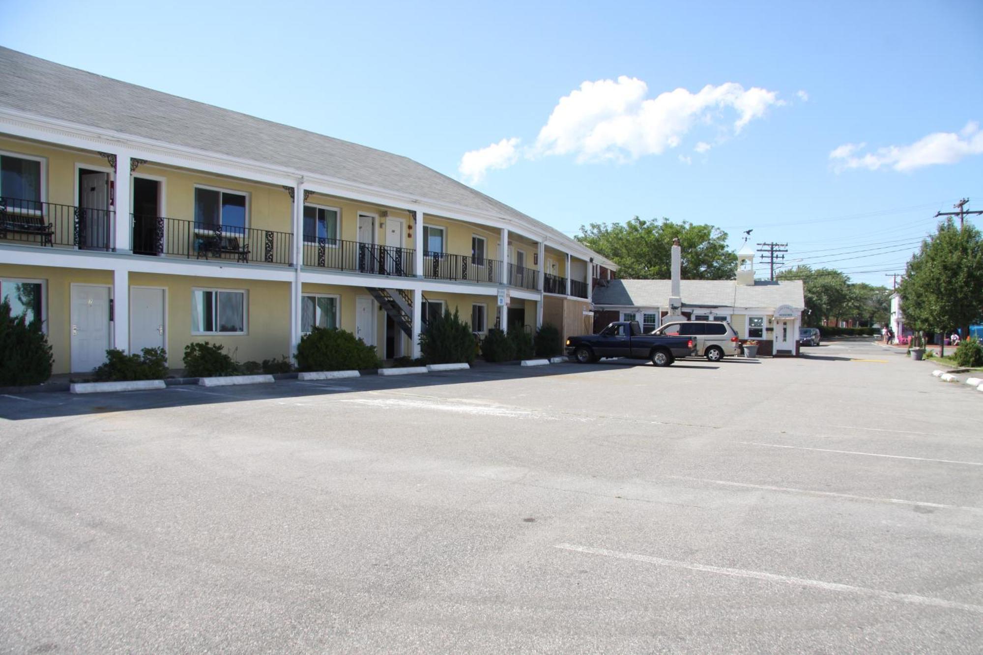 Cape Cod Inn Hyannis Exterior photo